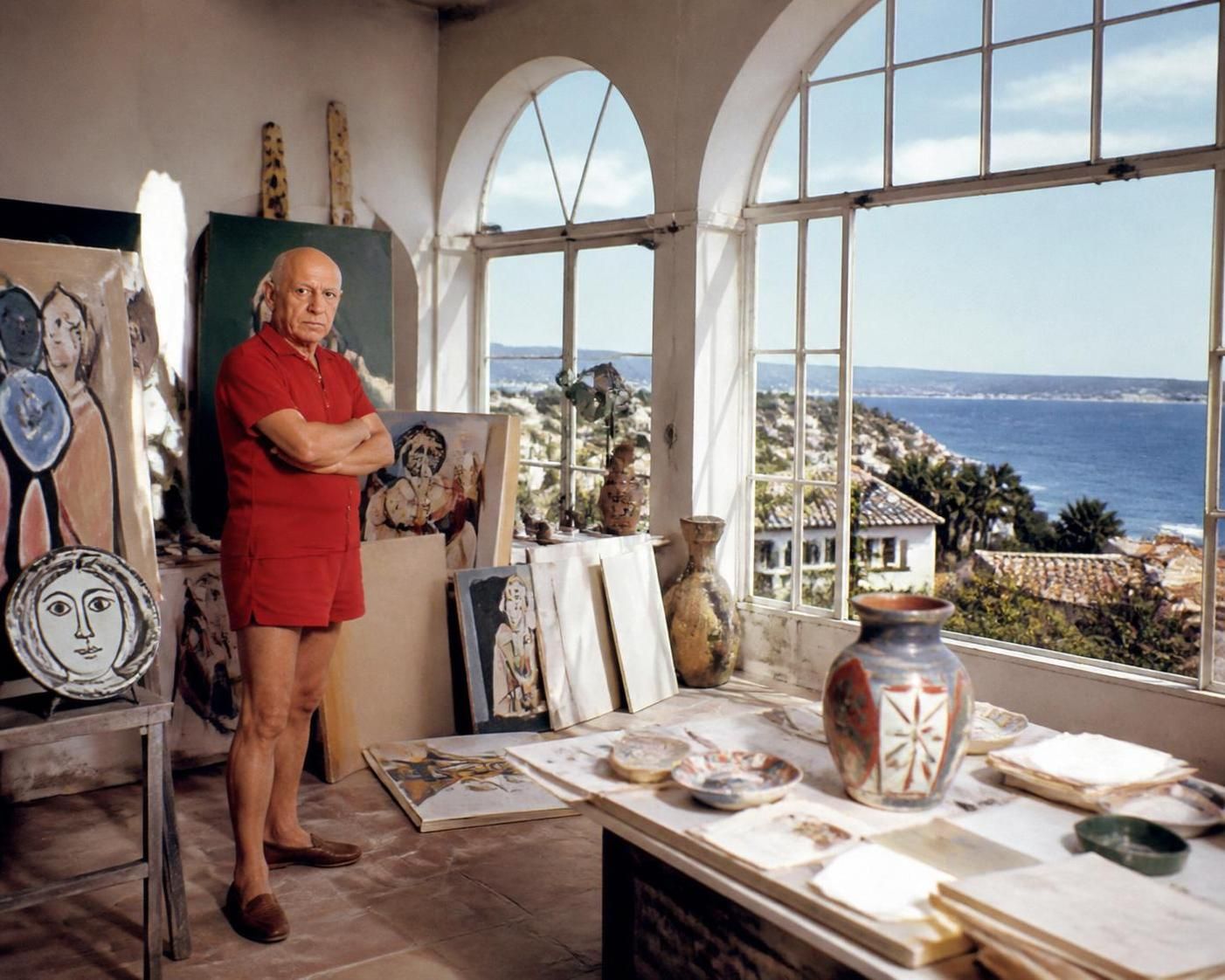 découvrez comment la lumière et les paysages méditerranéens ont influencé l'œuvre révolutionnaire de picasso, transformant son art sous le signe du soleil.