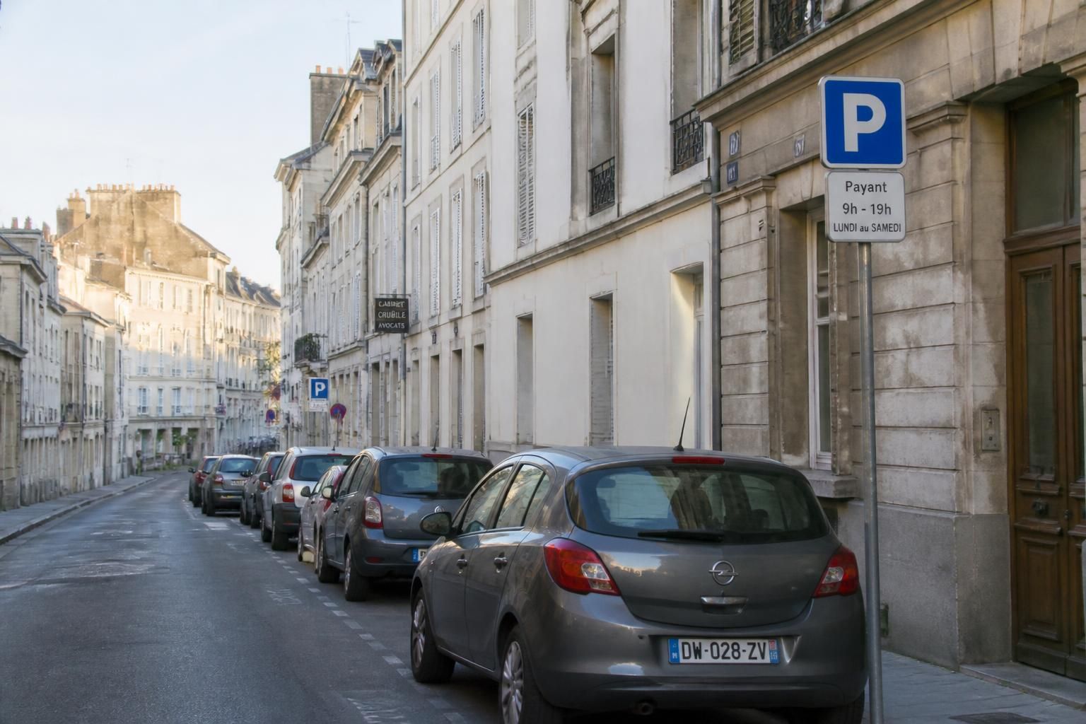 découvrez nos astuces pratiques pour trouver un parking gratuit en ville et économiser sur vos frais de stationnement. ne vous ruinez plus en cherchant une place!