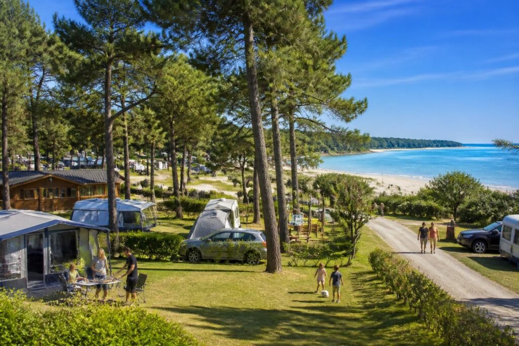 découvrez notre avis complet sur le camping le domaine d'inly à pénestin : photos, tarifs, équipements et conseils pour un séjour réussi en bord de mer.