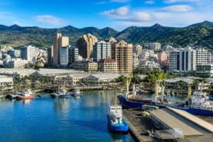 découvrez port louis, la capitale dynamique de maurice : histoire, culture, attractions touristiques et conseils pratiques pour votre visite.