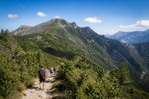 découvrez le monte rotondo en corse avec nos cartes détaillées, itinéraires de randonnée et conseils pratiques pour profiter pleinement de cette aventure en montagne.